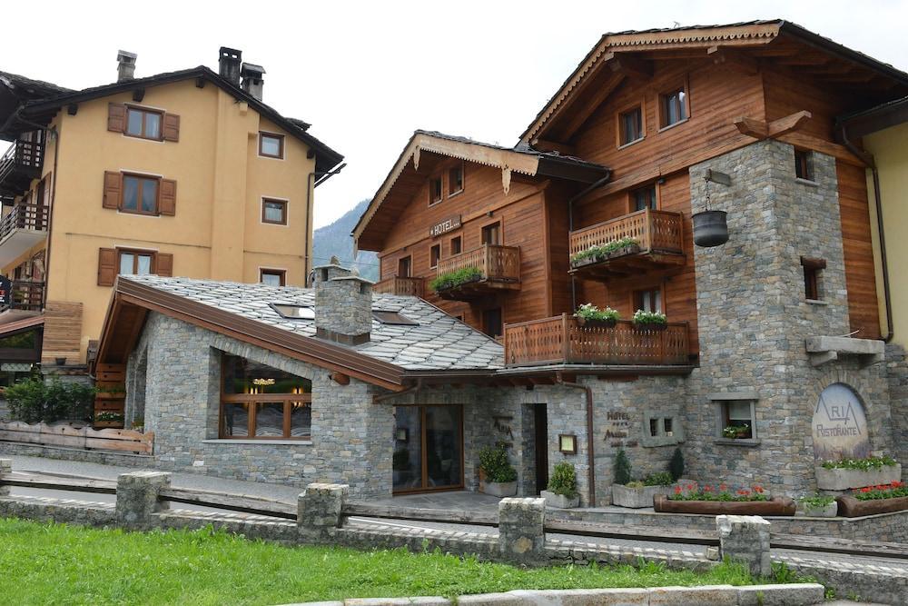 Hotel Maison Saint Jean Courmayeur Exterior foto